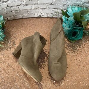 Report Heeled Booties 9.5